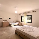 Gezim Lägenhetshotell 3*