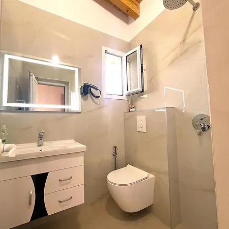 Gezim Aparthotel 3*