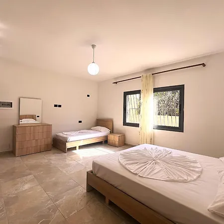 Gezim Aparthotel 3*