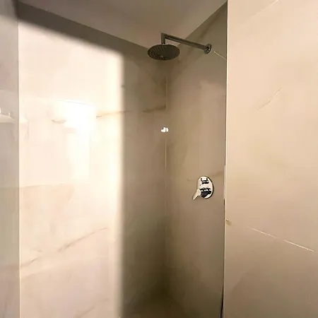 Aparthotel Gezim 3*